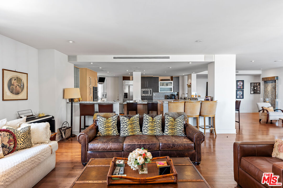 1100 Alta Loma Rd Unit: 604