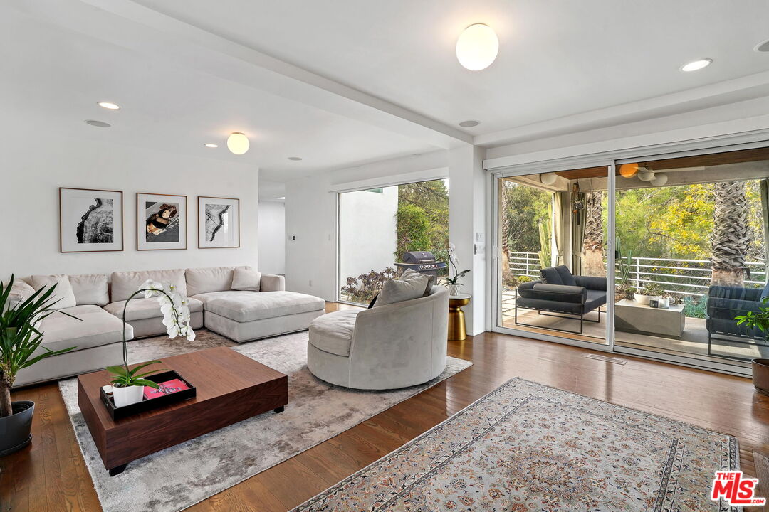 2203 Ridgemont Dr