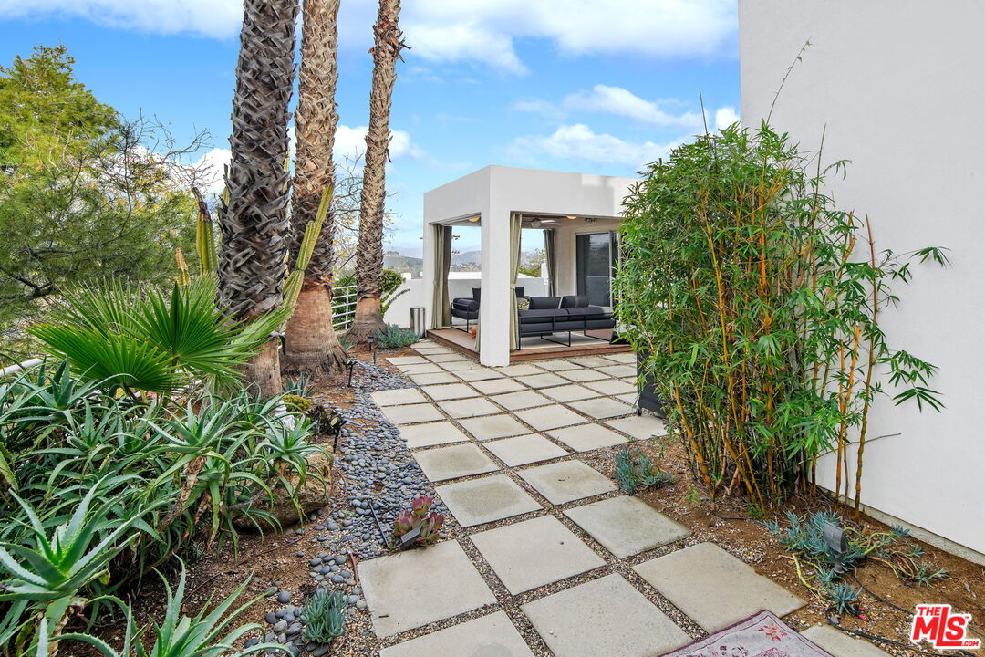 2203 Ridgemont Dr