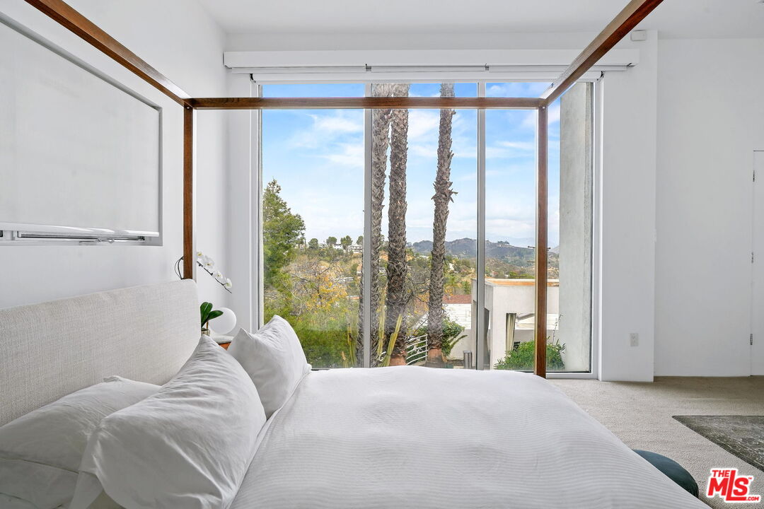 2203 Ridgemont Dr
