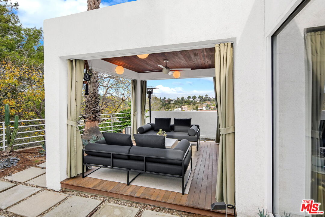 2203 Ridgemont Dr