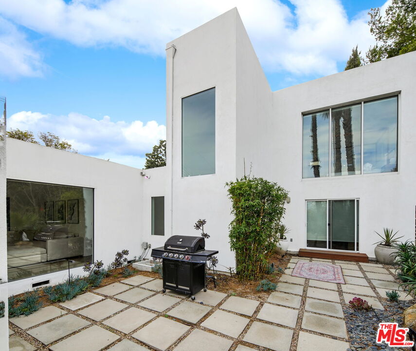 2203 Ridgemont Dr