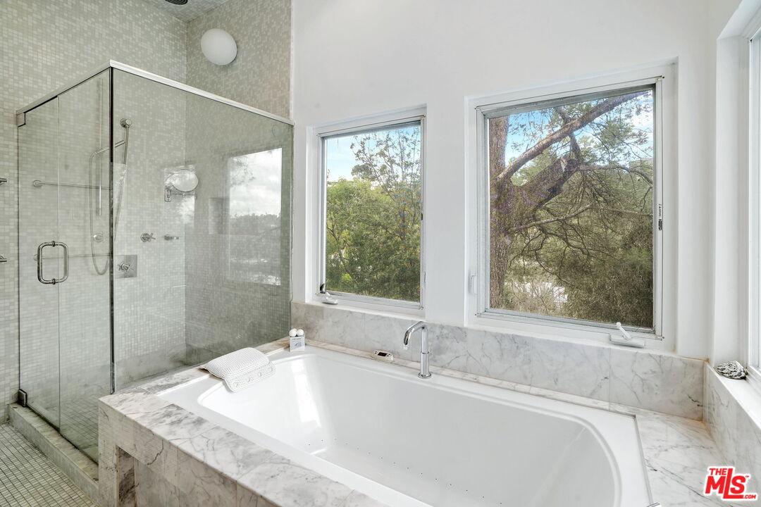 2203 Ridgemont Dr