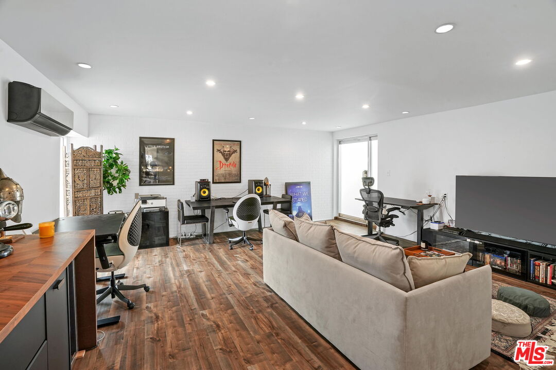 2203 Ridgemont Dr