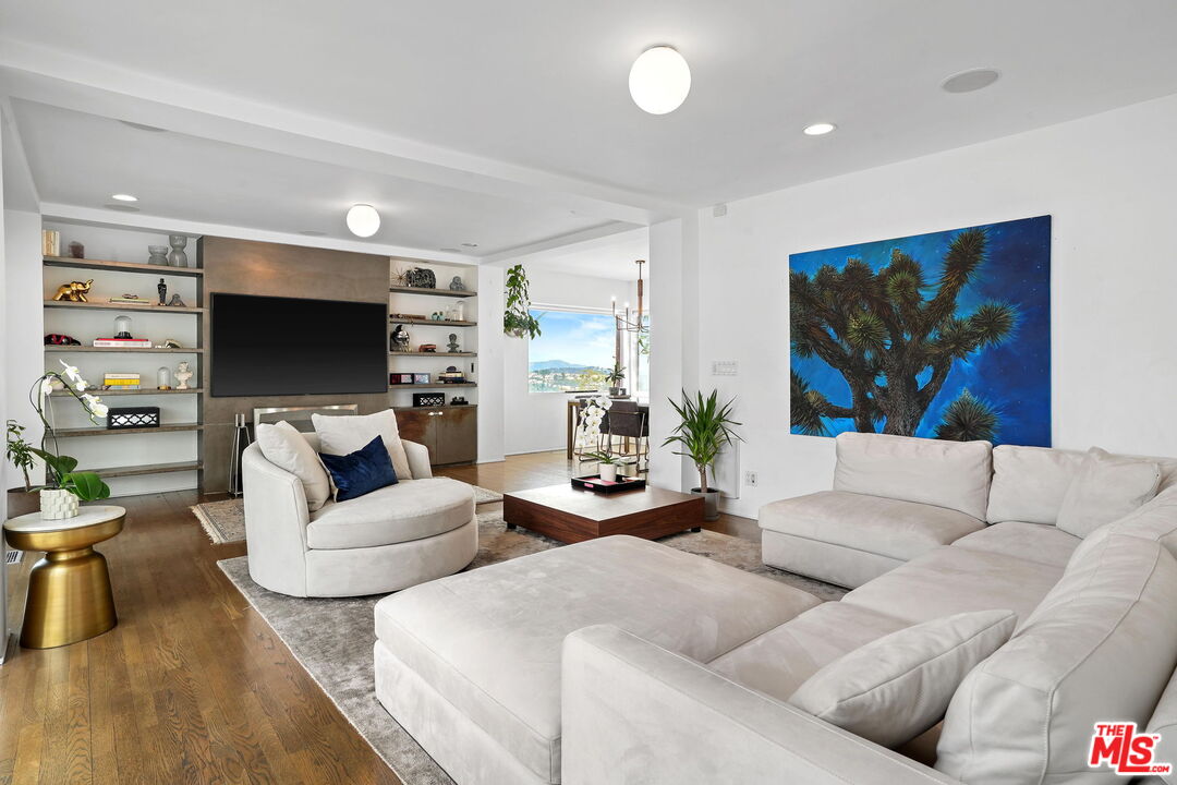 2203 Ridgemont Dr