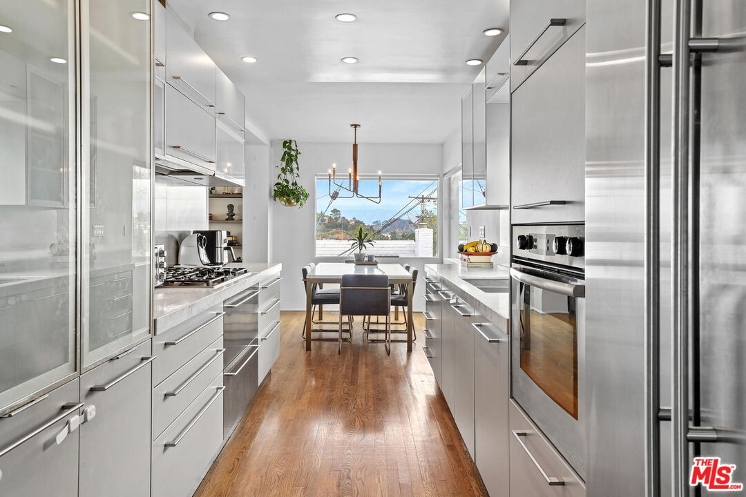 2203 Ridgemont Dr