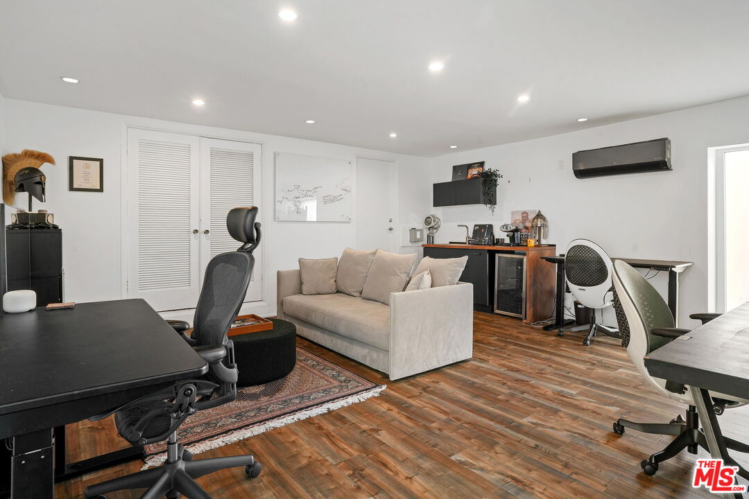 2203 Ridgemont Dr