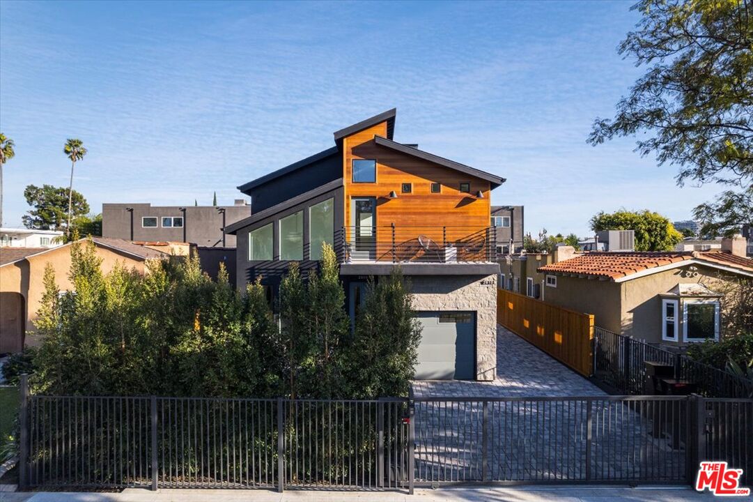 2808 S Holt Ave
