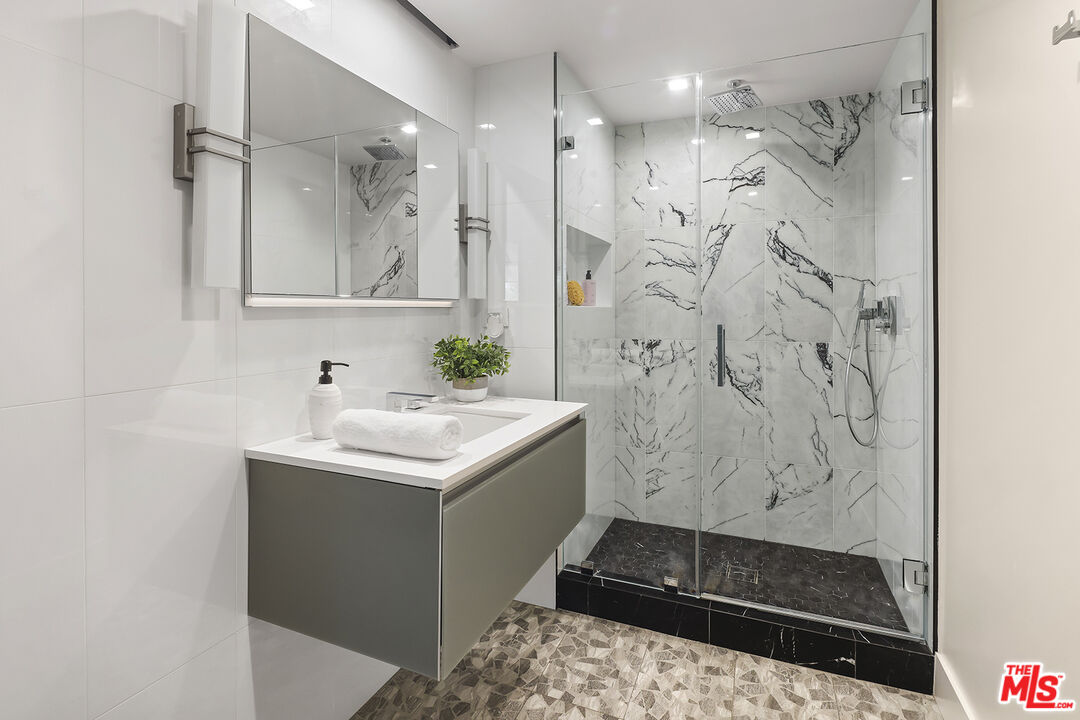 2222 Avenue Of The Stars Unit: 504