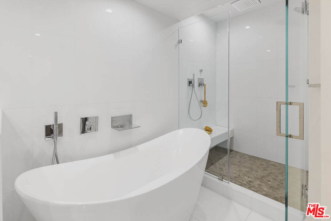 2222 Avenue Of The Stars Unit: 504