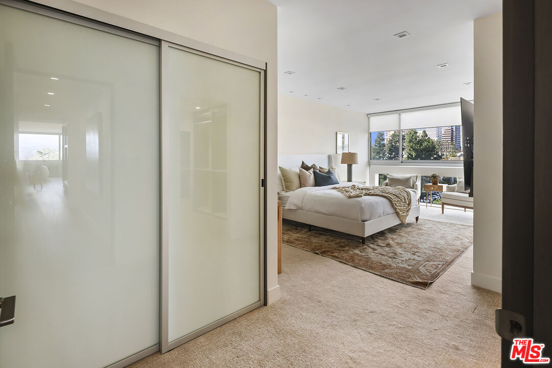 2222 Avenue Of The Stars Unit: 504