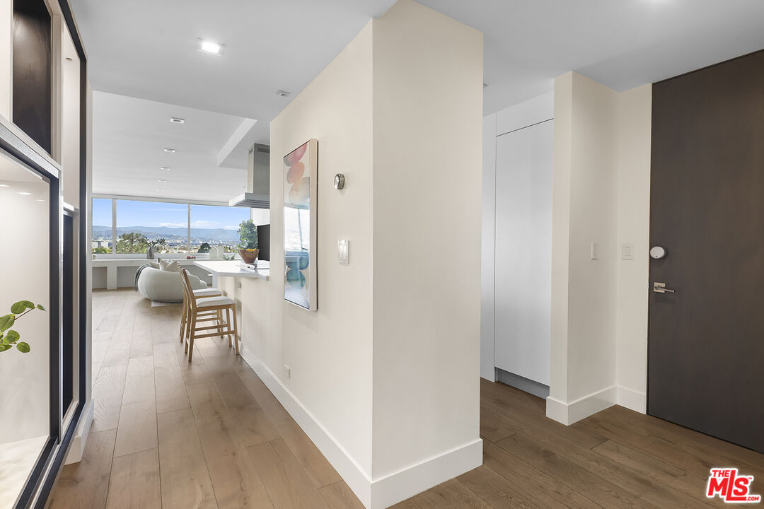 2222 Avenue Of The Stars Unit: 504