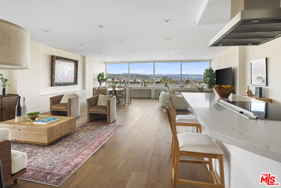 2222 Avenue Of The Stars Unit: 504
