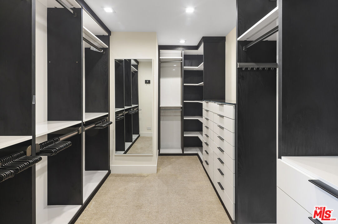 2222 Avenue Of The Stars Unit: 504