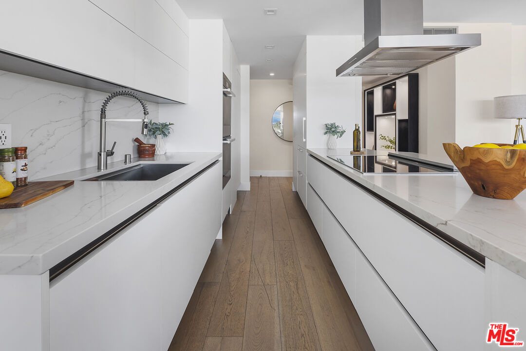 2222 Avenue Of The Stars Unit: 504