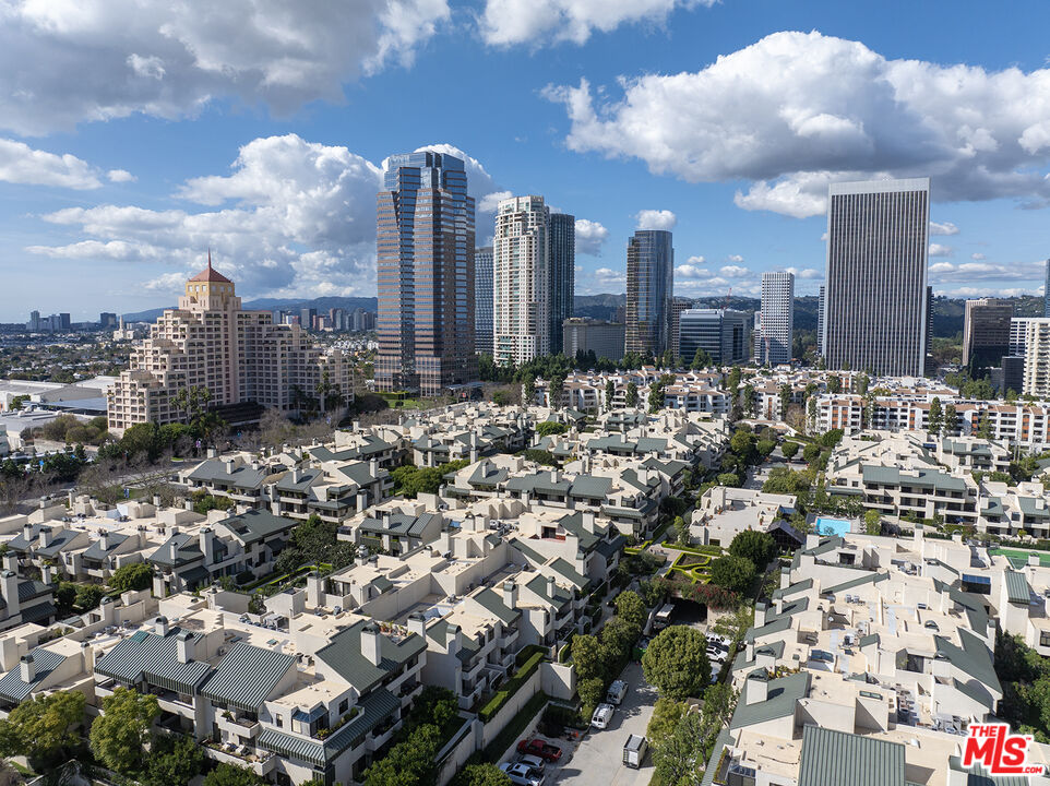 2222 Avenue Of The Stars Unit: 504