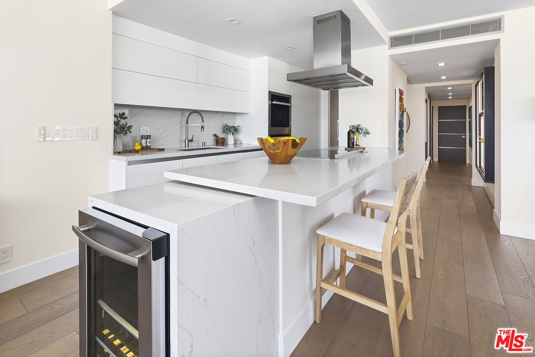 2222 Avenue Of The Stars Unit: 504