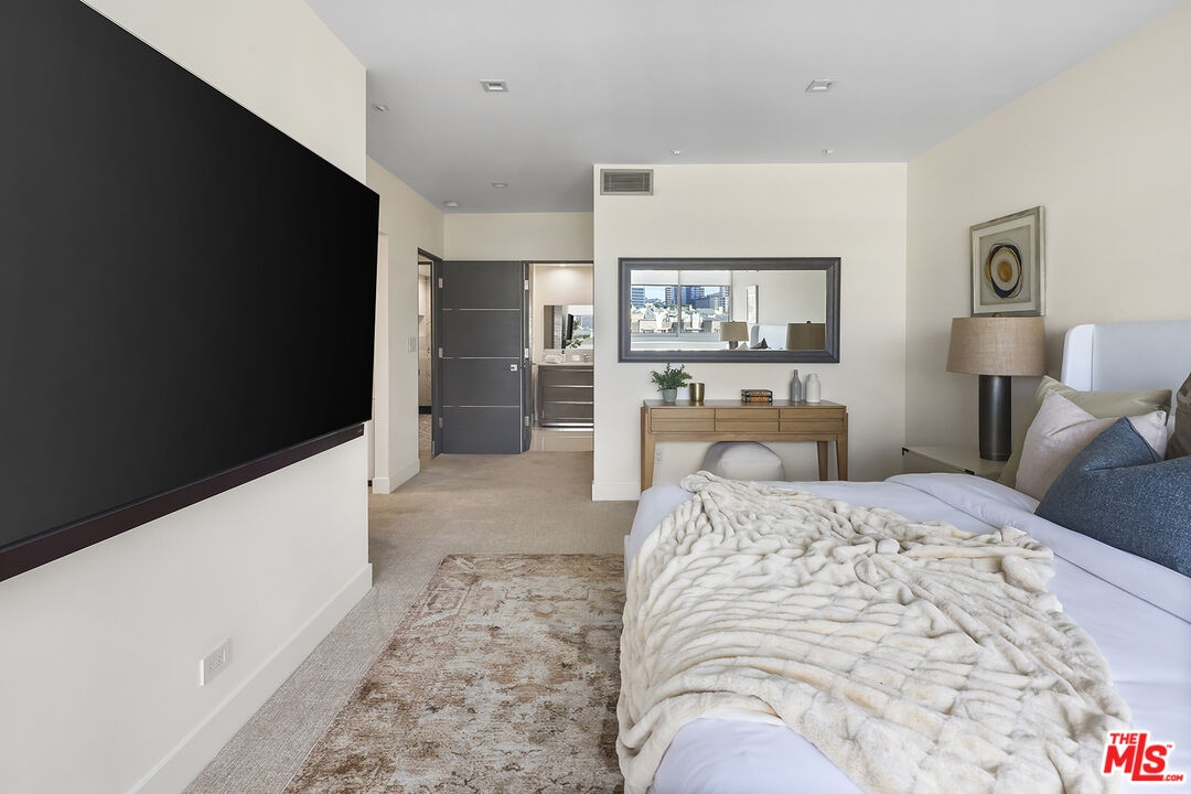 2222 Avenue Of The Stars Unit: 504