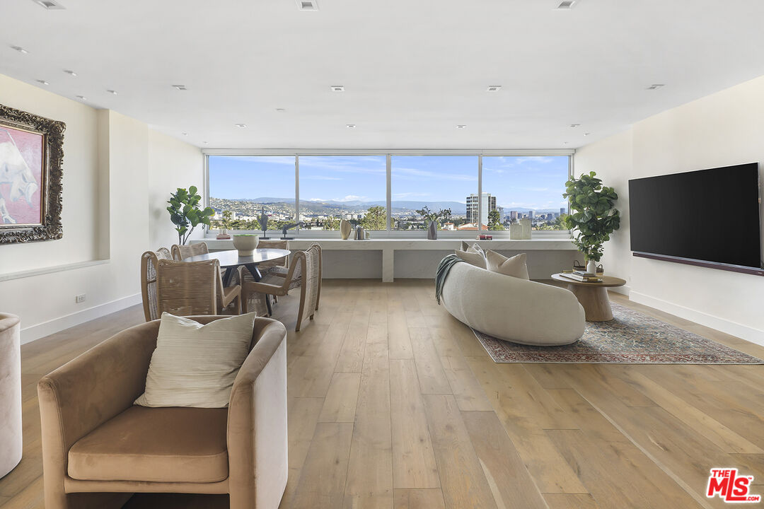 2222 Avenue Of The Stars Unit: 504