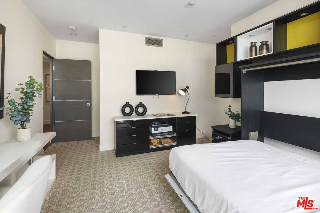 2222 Avenue Of The Stars Unit: 504