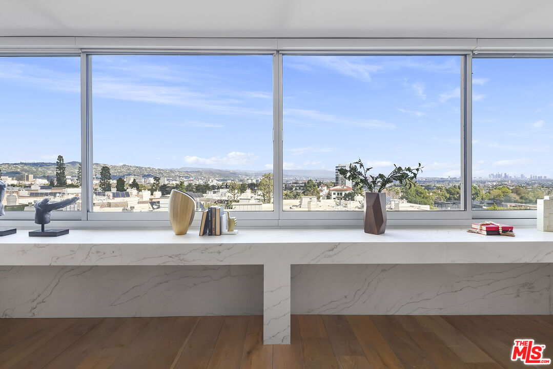 2222 Avenue Of The Stars Unit: 504