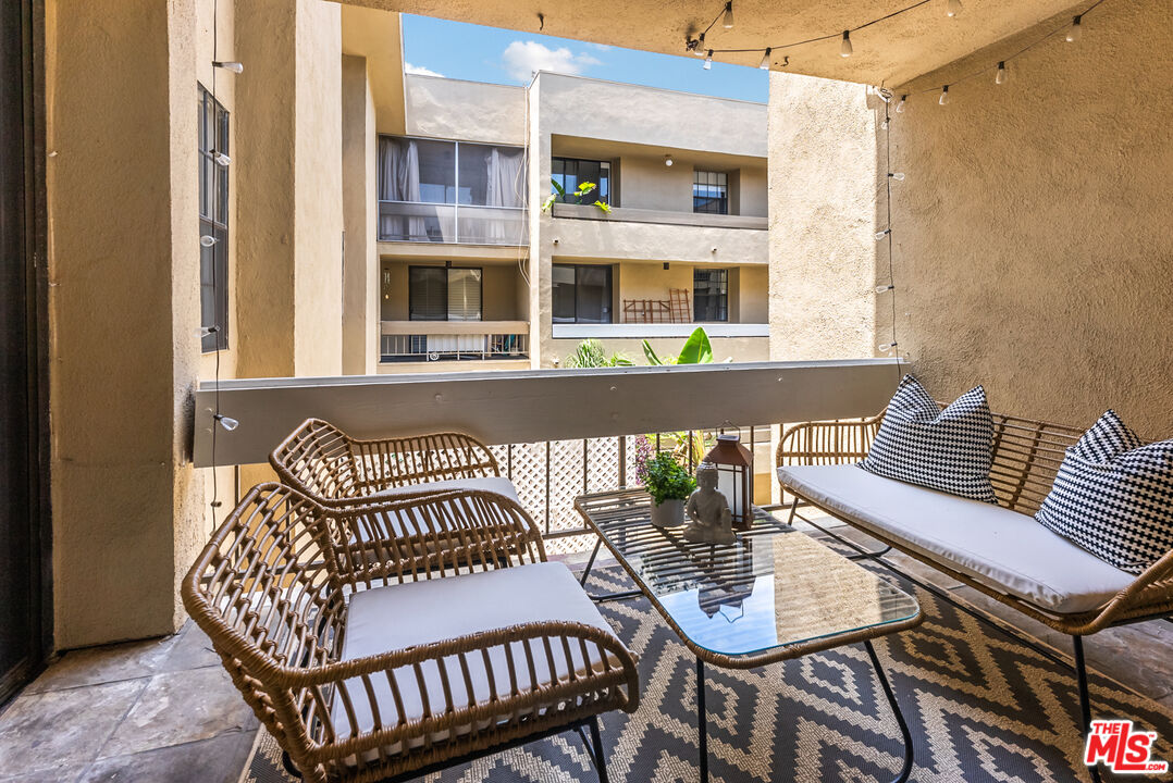 740 N Kings Rd Unit: 218