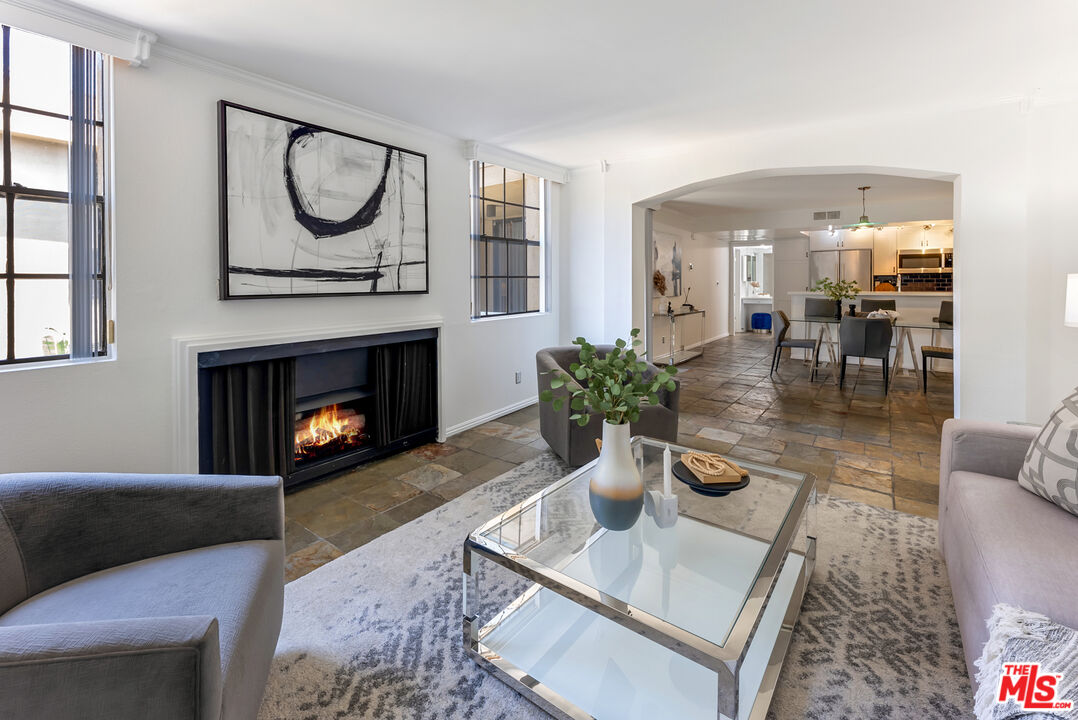 740 N Kings Rd Unit: 218