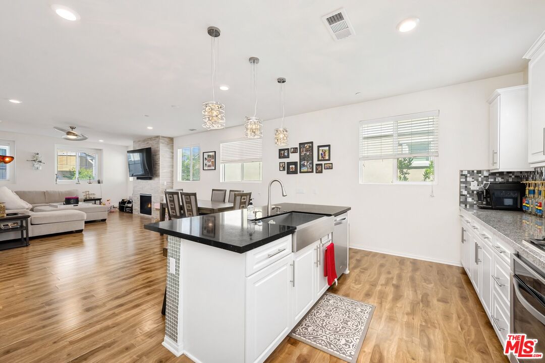 9119 Foster Ln