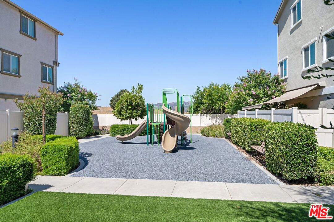 9119 Foster Ln