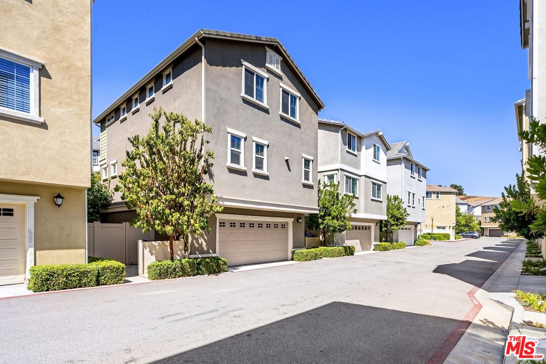 9119 Foster Ln