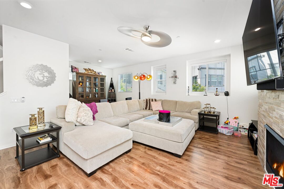 9119 Foster Ln