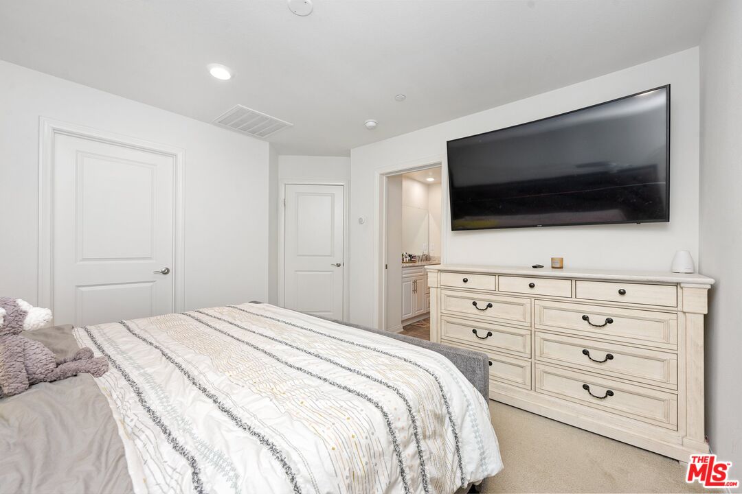 9119 Foster Ln