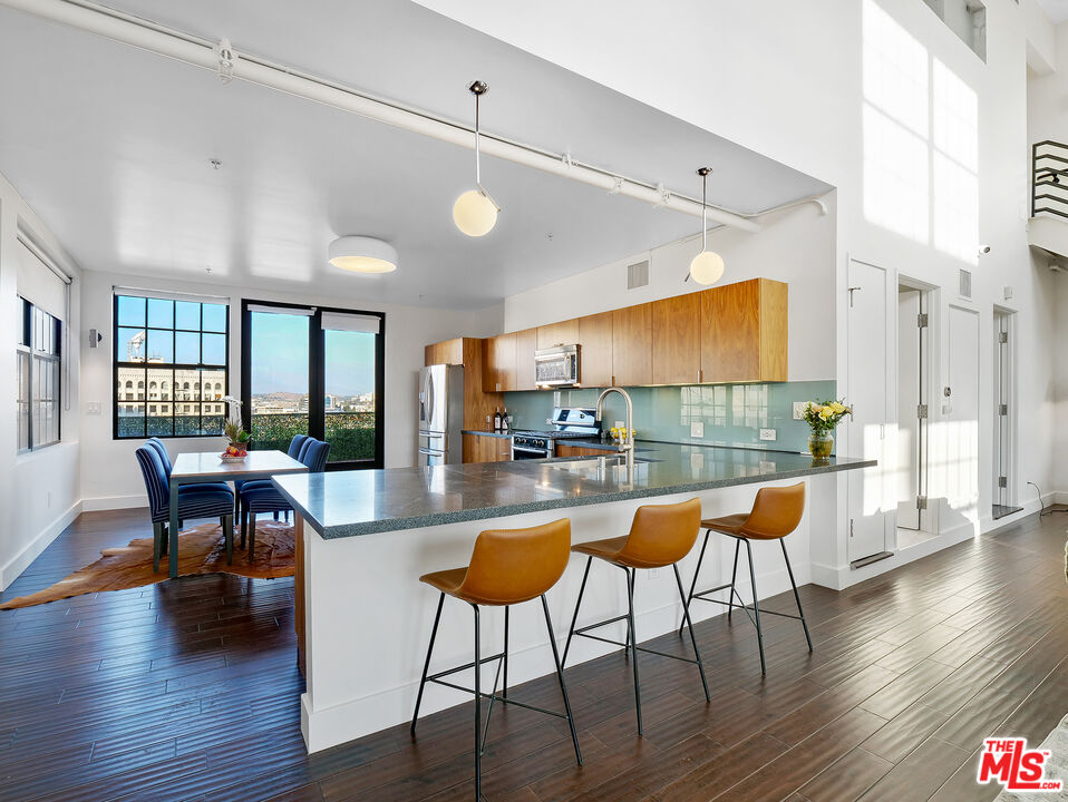 746 S Los Angeles St Unit: 1201