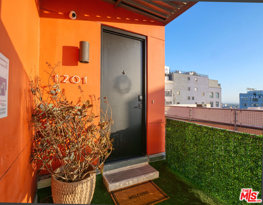 746 S Los Angeles St Unit: 1201