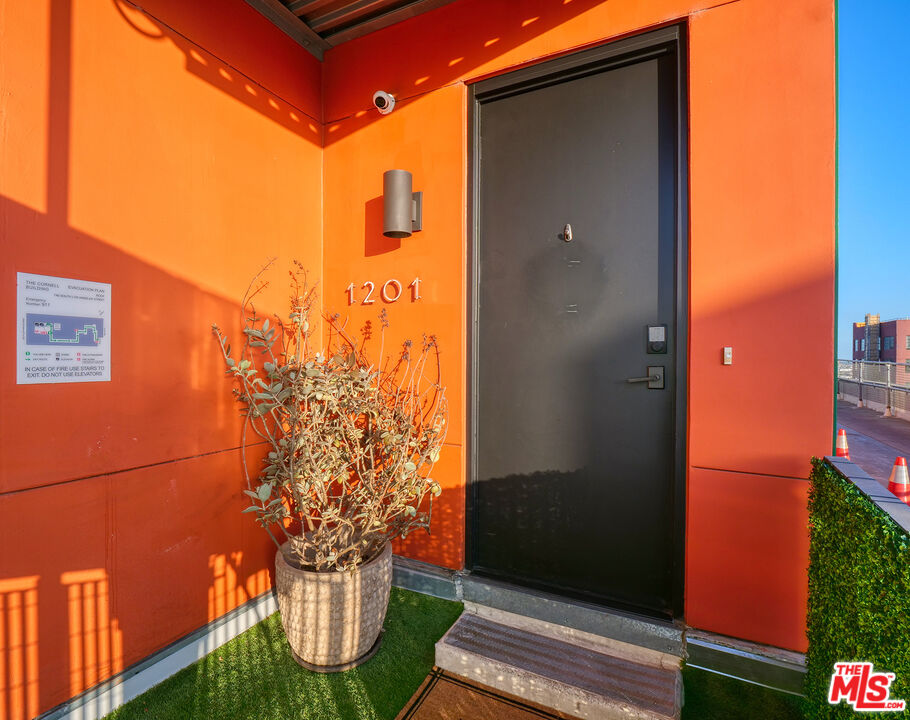 746 S Los Angeles St Unit: 1201