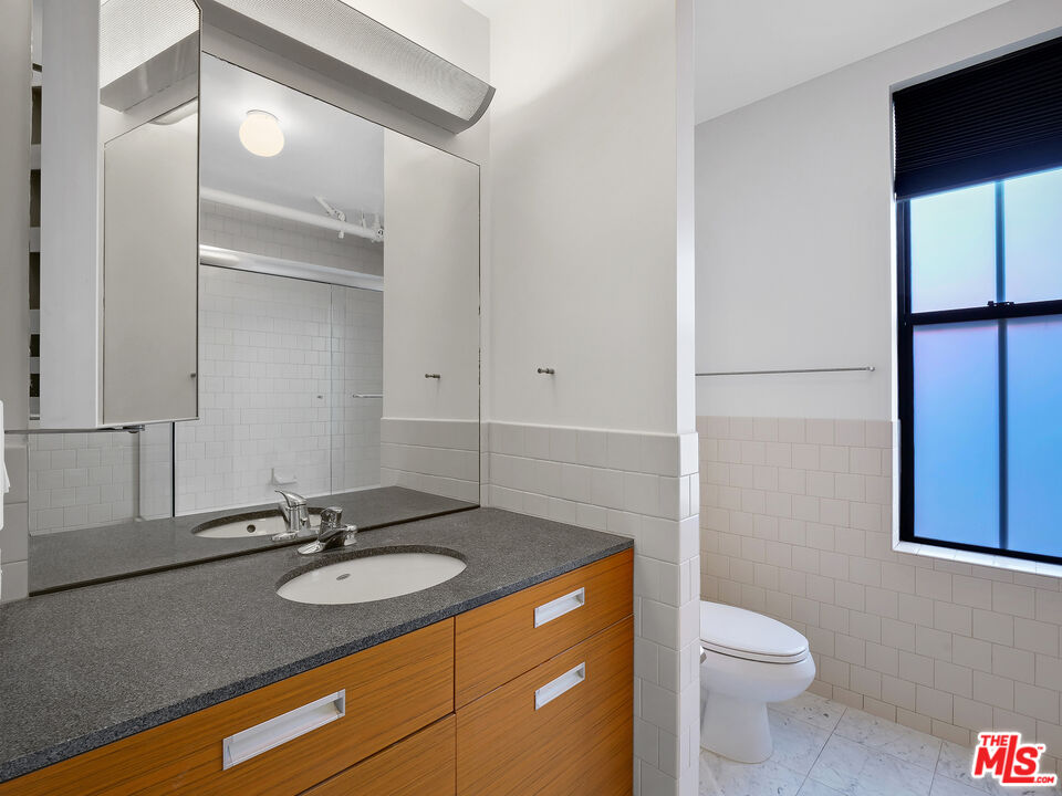 746 S Los Angeles St Unit: 1201