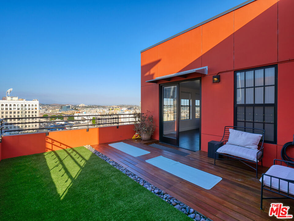 746 S Los Angeles St Unit: 1201