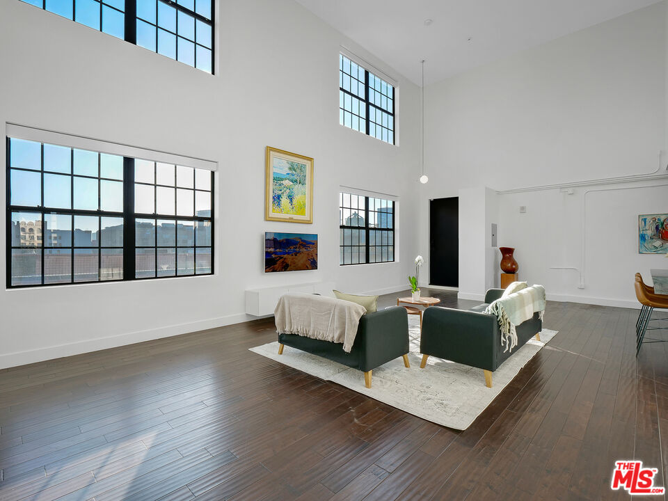 746 S Los Angeles St Unit: 1201