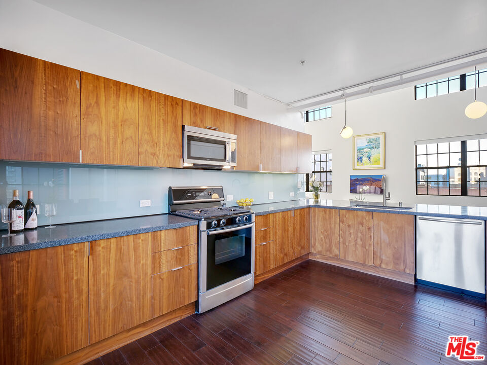 746 S Los Angeles St Unit: 1201