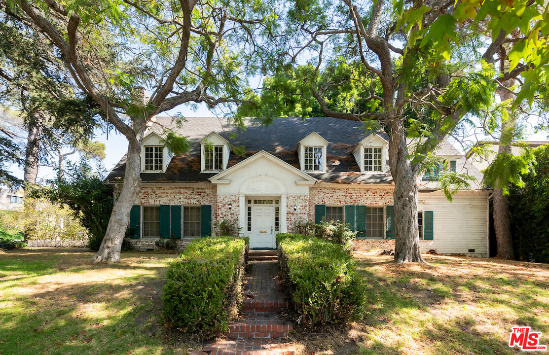 600 Warner Ave