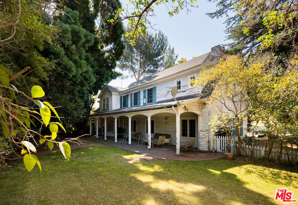600 Warner Ave