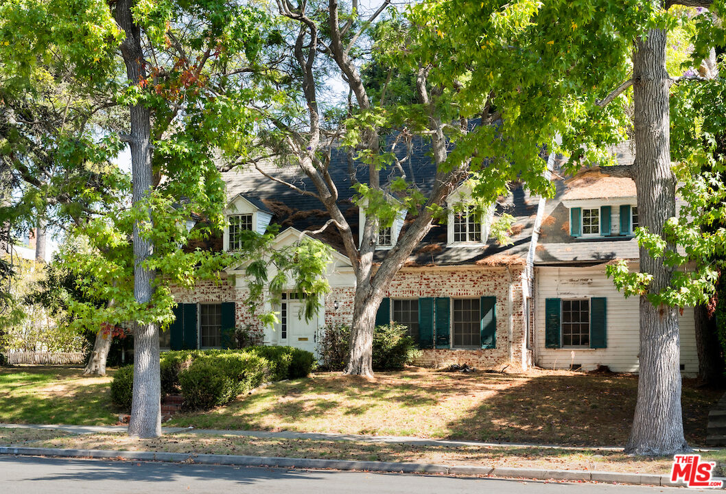 600 Warner Ave