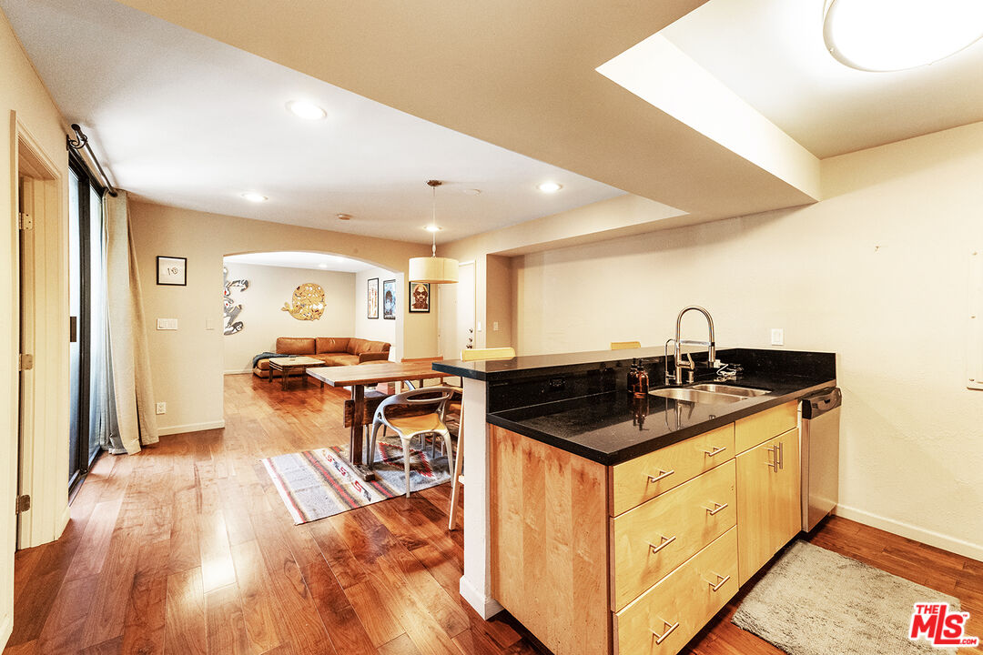 750 N Kings Rd Unit: 208
