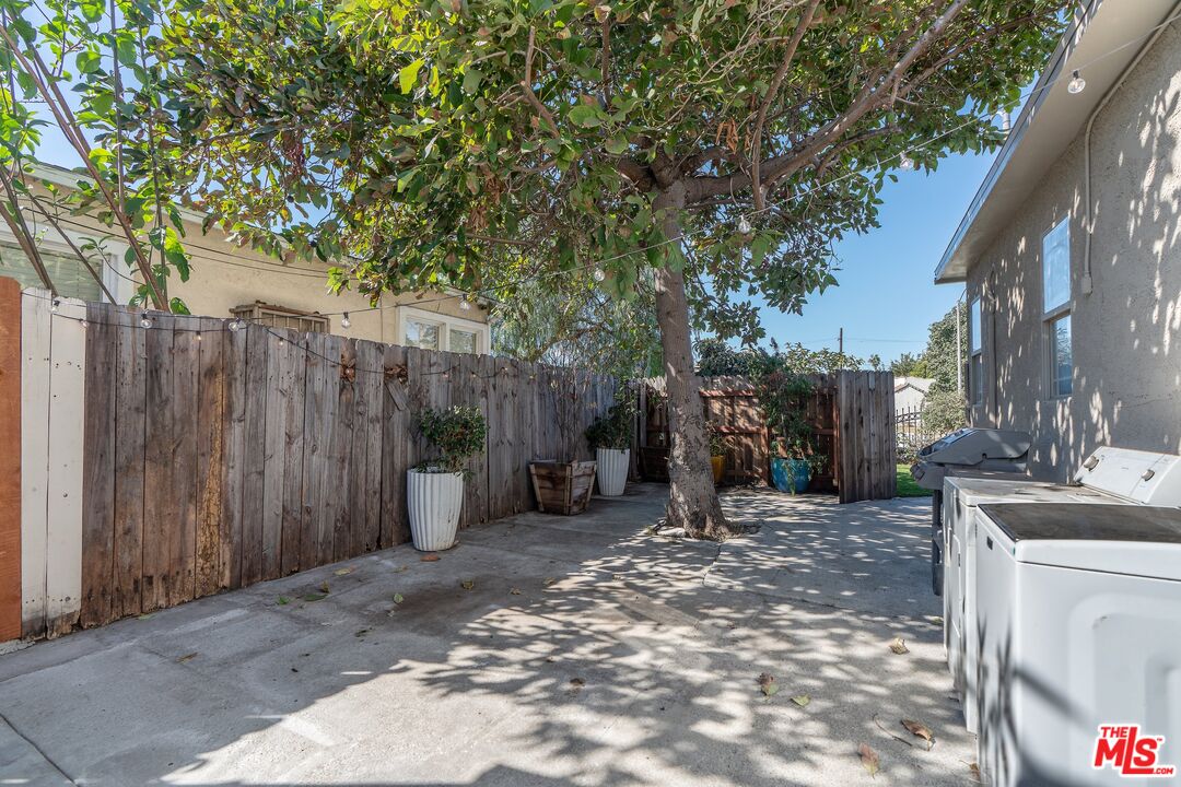 2324 S Highland Ave