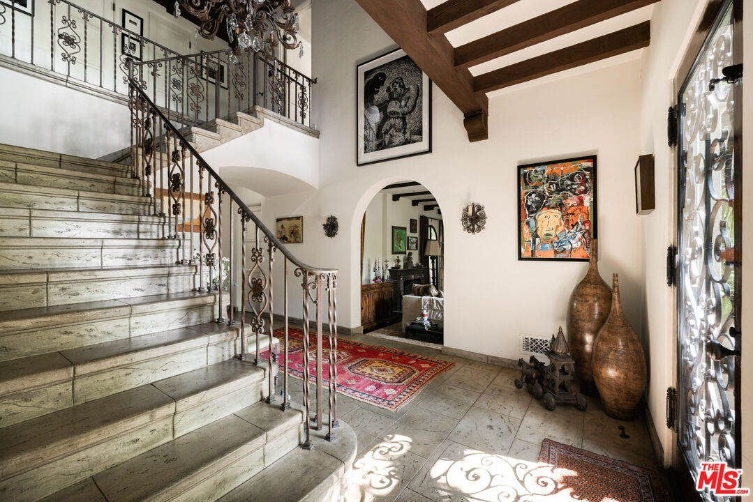 1168 N Doheny Dr