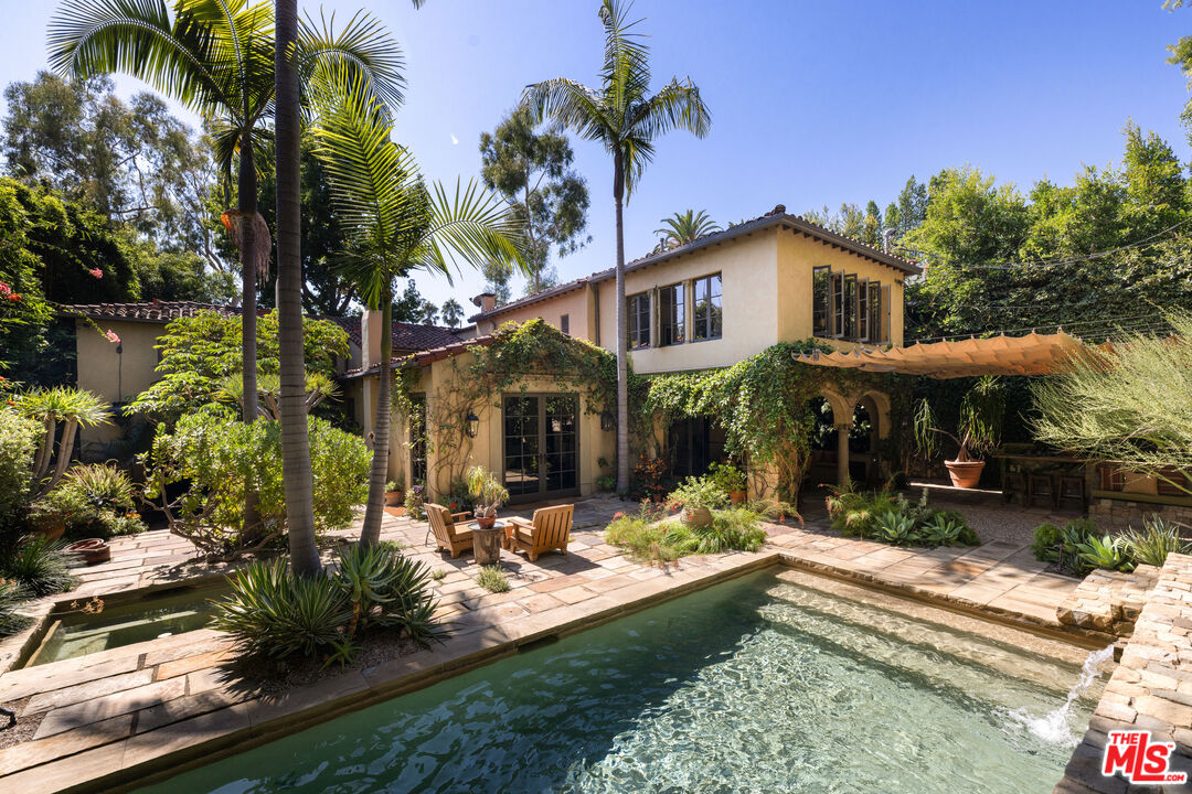 1168 N Doheny Dr