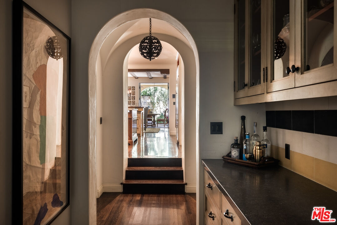 1168 N Doheny Dr