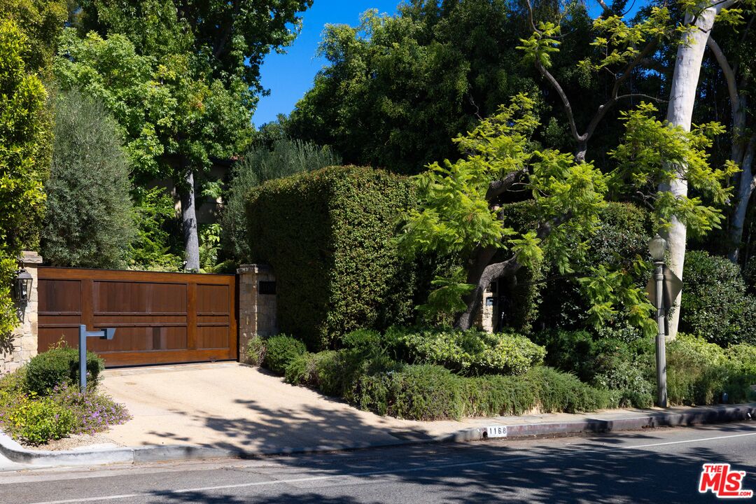 1168 N Doheny Dr