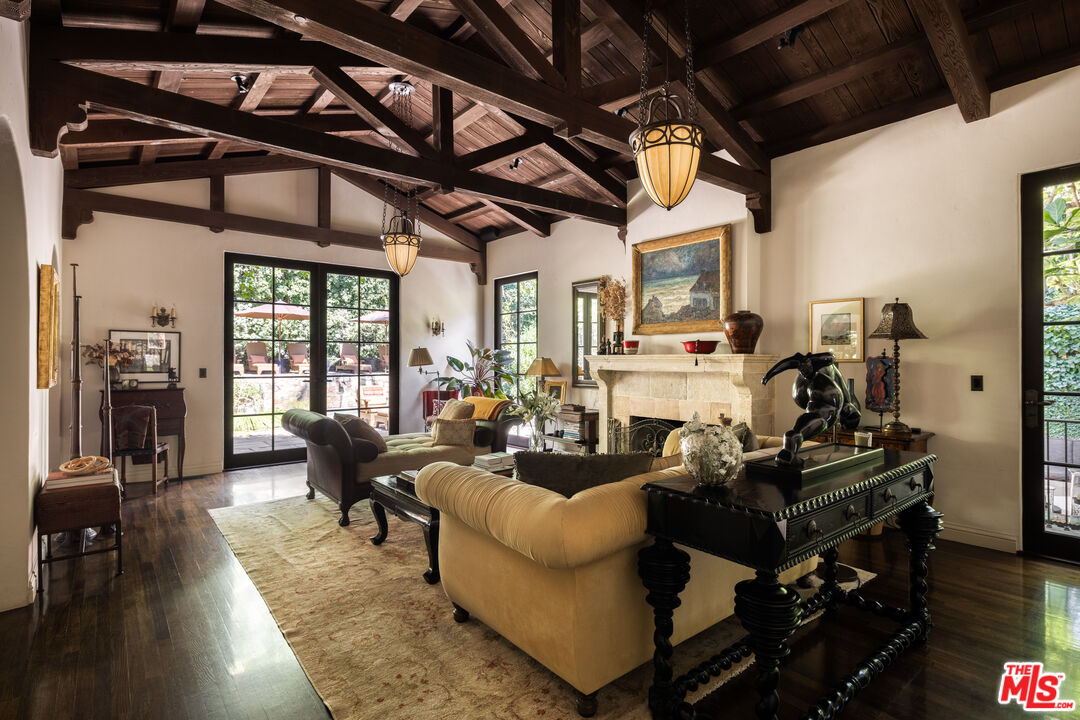 1168 N Doheny Dr
