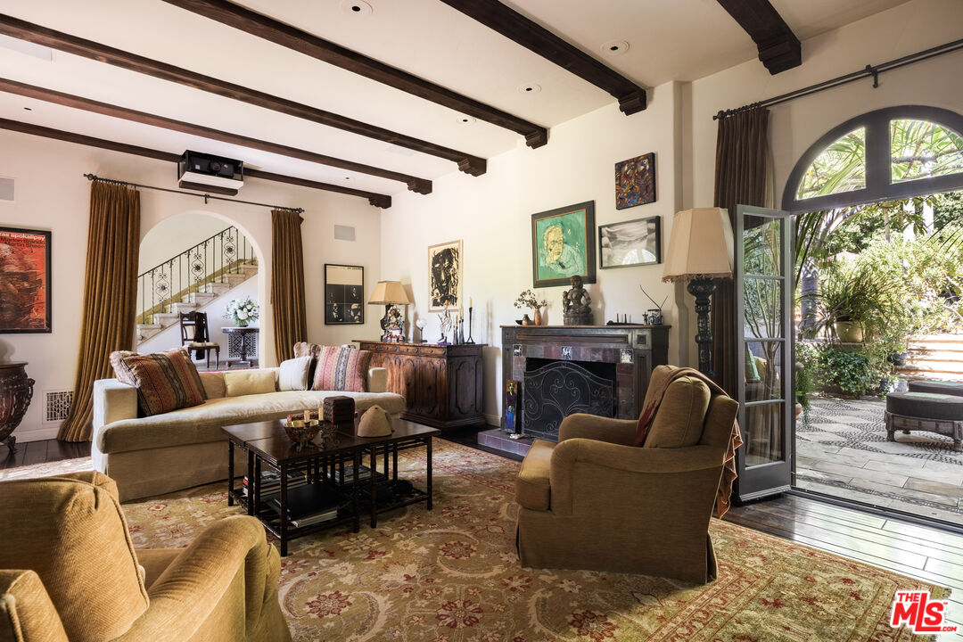 1168 N Doheny Dr